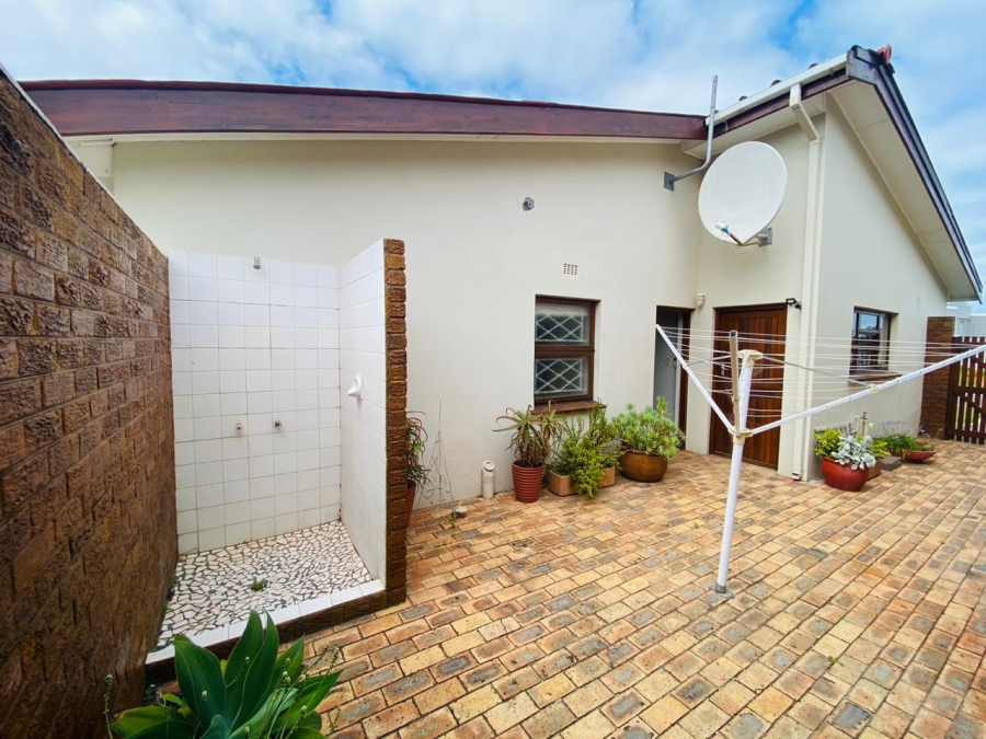 4 Bedroom Property for Sale in Sandbaai Western Cape